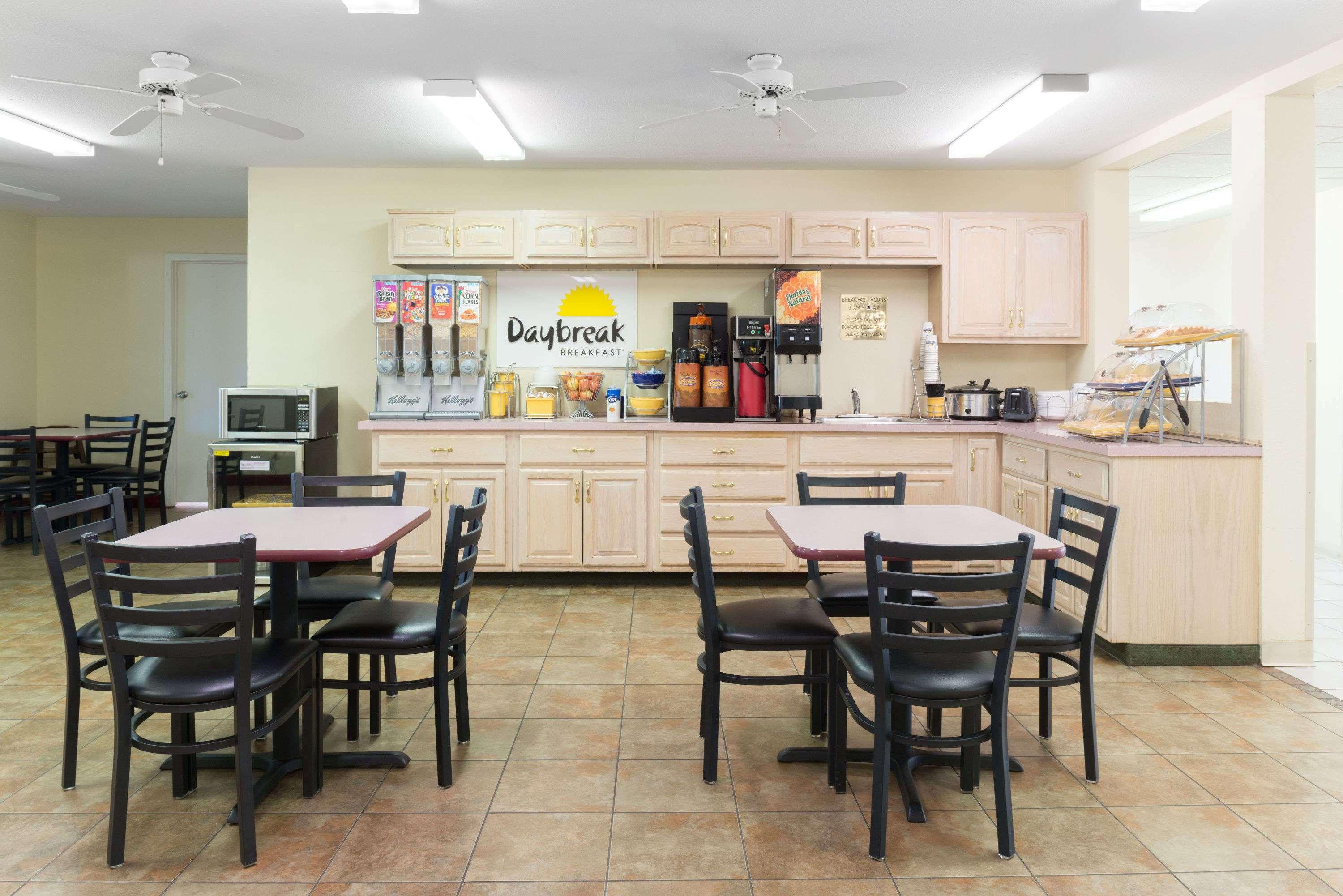Days By Wyndham Hotel